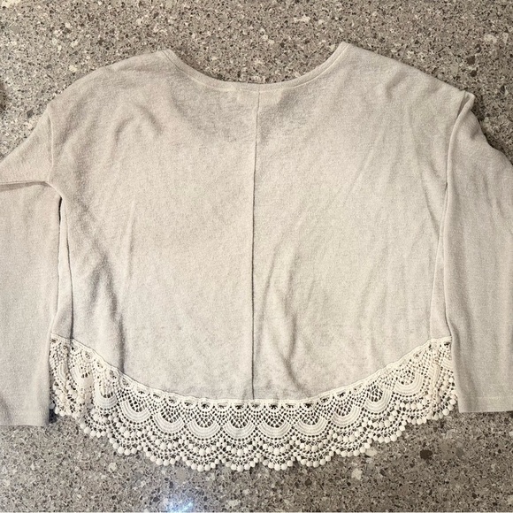 Abercrombie & Fitch Women's Top - Size Small ⭐🤍 - Picture 2 of 8